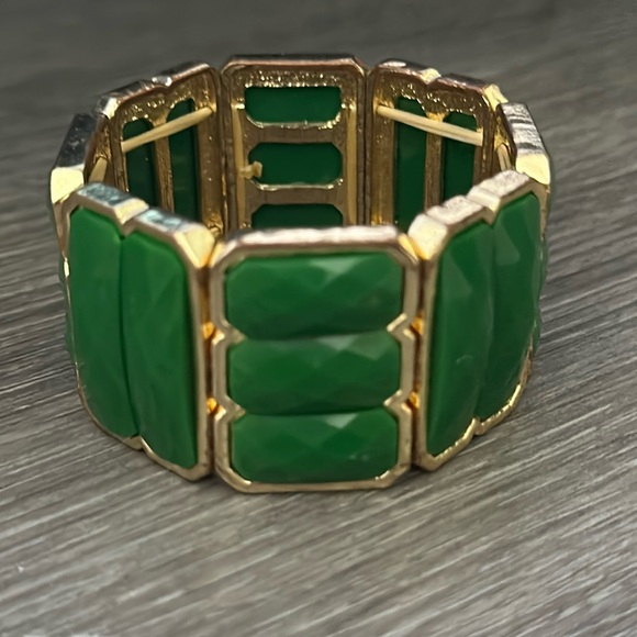 Green statement bracelet - Picture 1 of 6